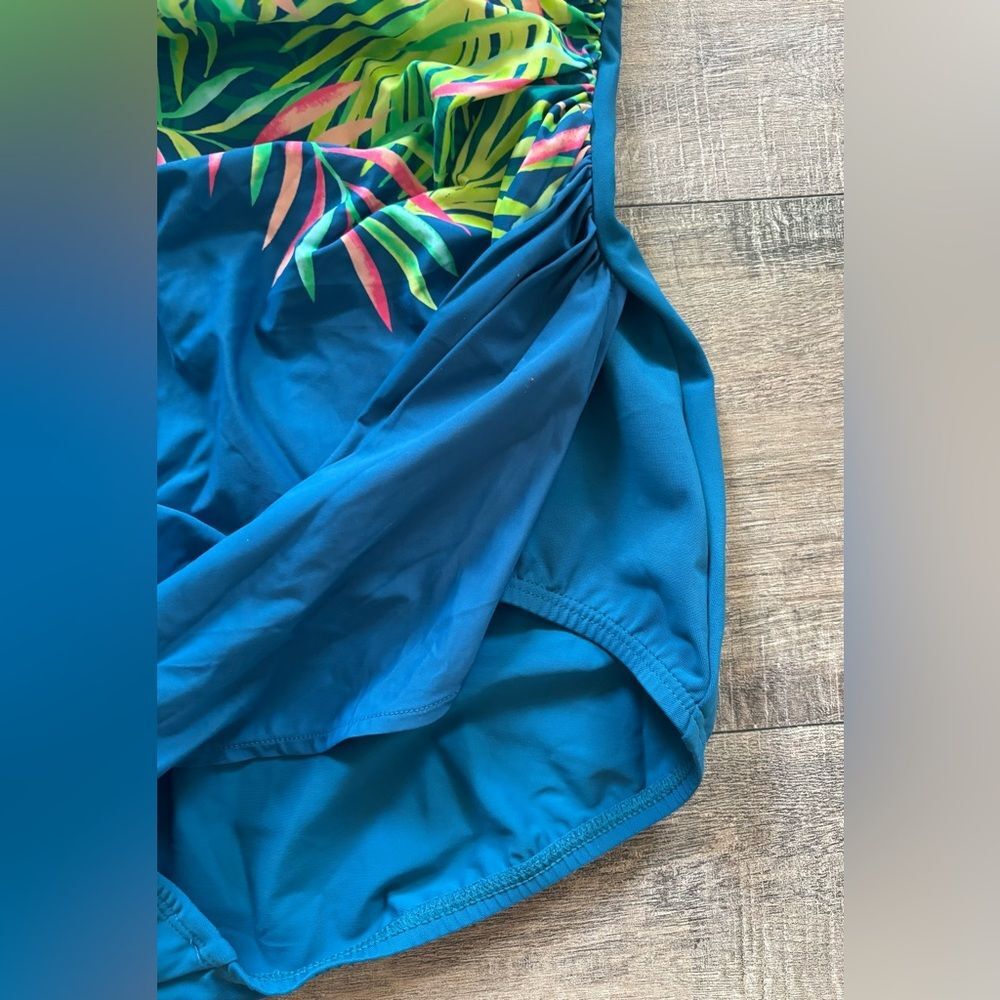 Lands’ End women’s size 14 green tropical print tummy control one piece swimsuit - Picture 11 of 11